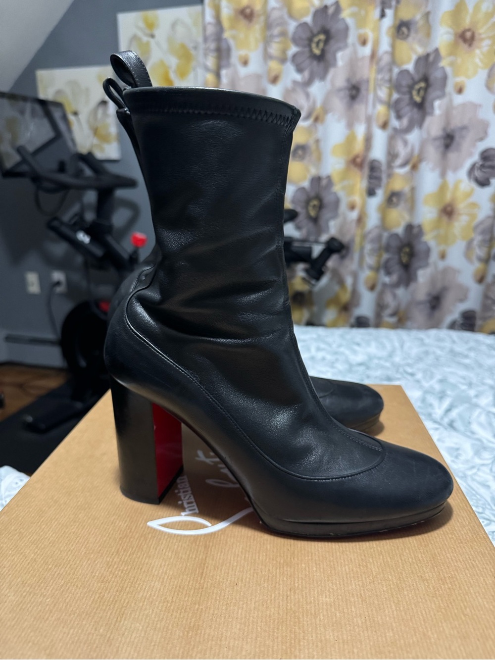 Christian Louboutin Black Leather High-Heel Sock Boots
Contrevent 100 NAPStretch - Picture 4 of 9